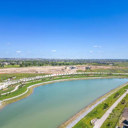 Cozy Rockland Park Unit+Parking Lägenhet YYC Exteriör bild