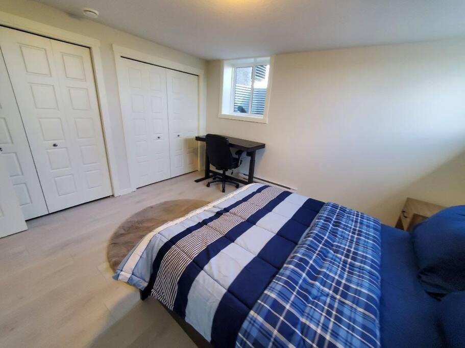 Cozy Rockland Park Unit+Parking Lägenhet YYC Exteriör bild