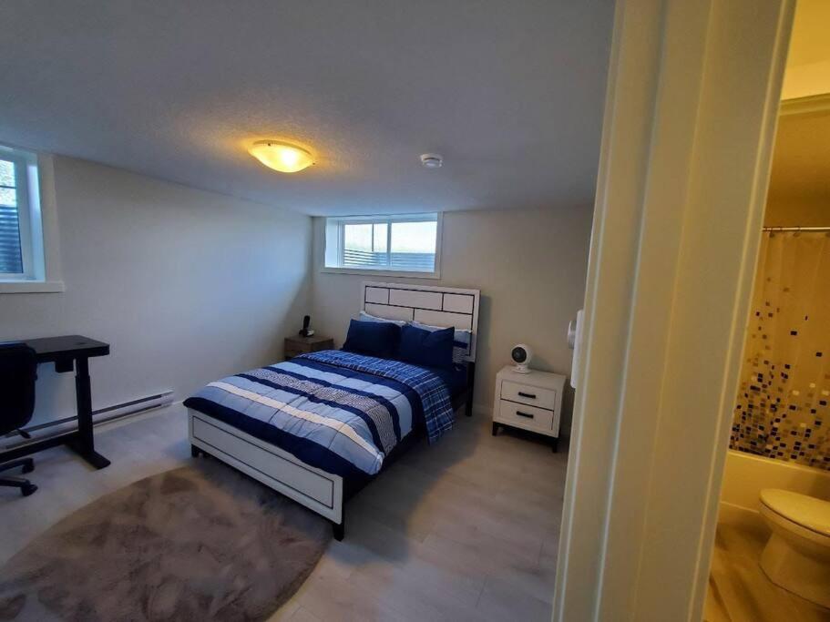 Cozy Rockland Park Unit+Parking Lägenhet YYC Exteriör bild