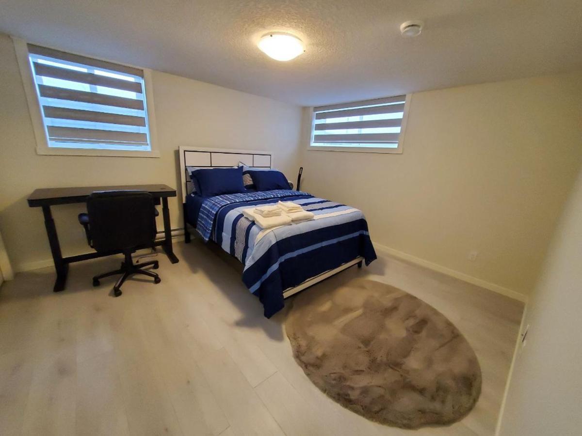 Cozy Rockland Park Unit+Parking Lägenhet YYC Exteriör bild