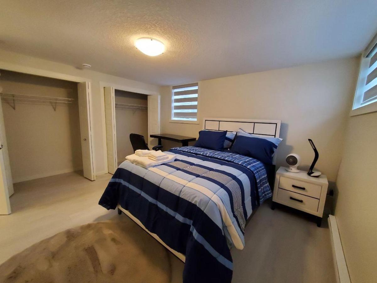 Cozy Rockland Park Unit+Parking Lägenhet YYC Exteriör bild