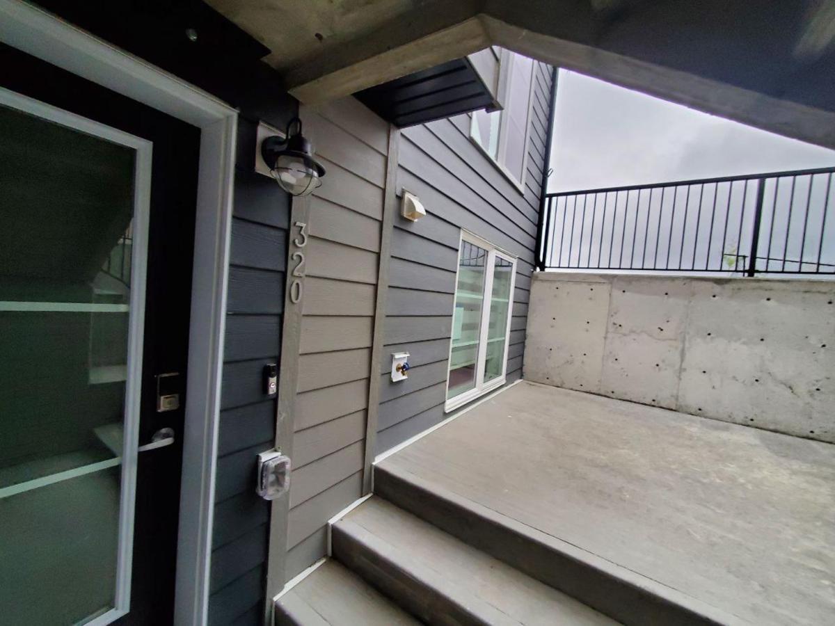 Cozy Rockland Park Unit+Parking Lägenhet YYC Exteriör bild