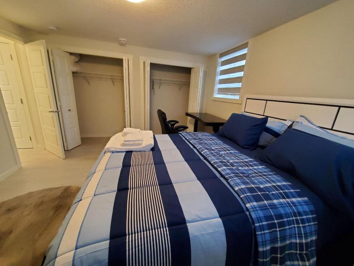 Cozy Rockland Park Unit+Parking Lägenhet YYC Exteriör bild
