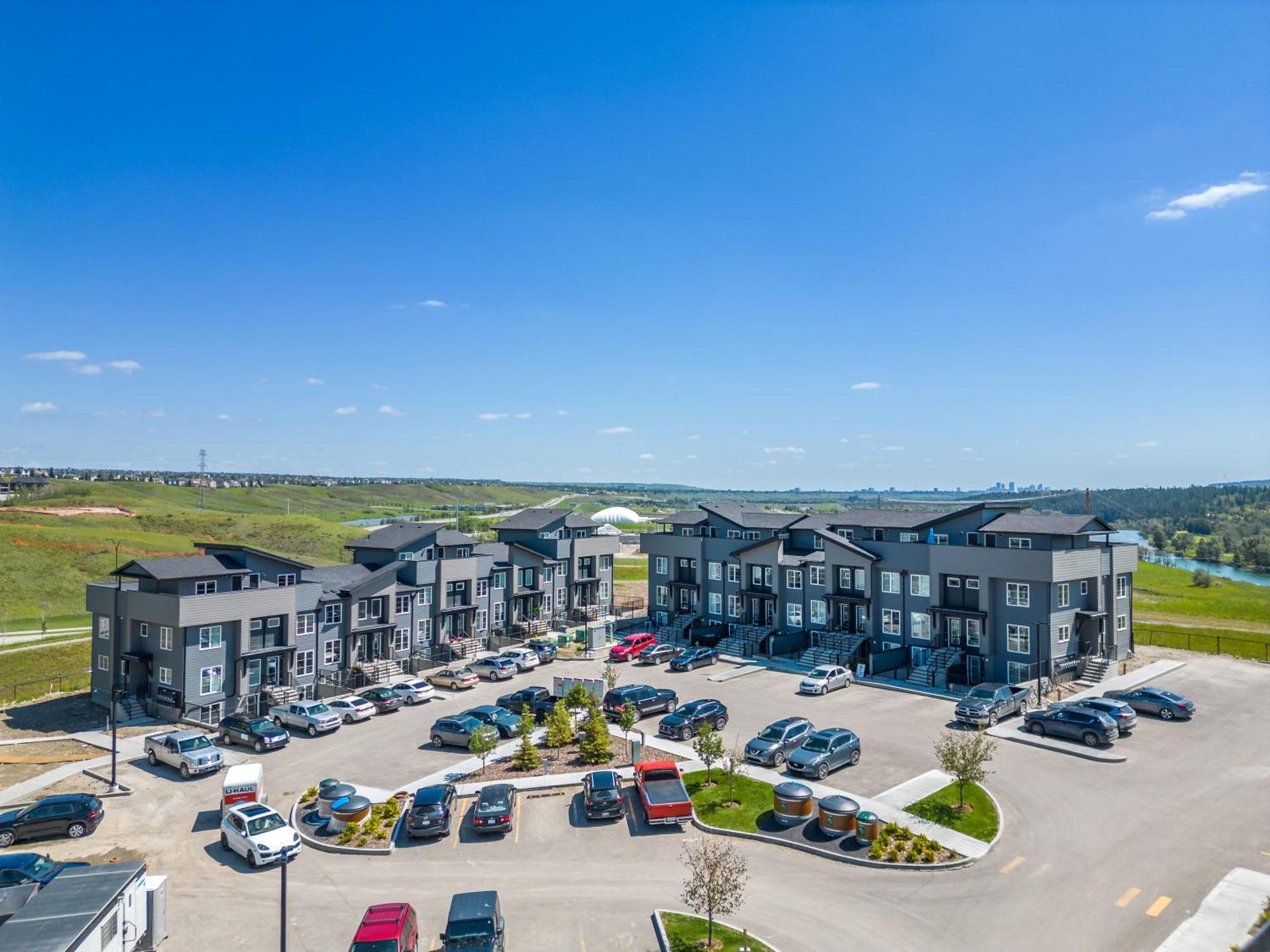 Cozy Rockland Park Unit+Parking Lägenhet YYC Exteriör bild