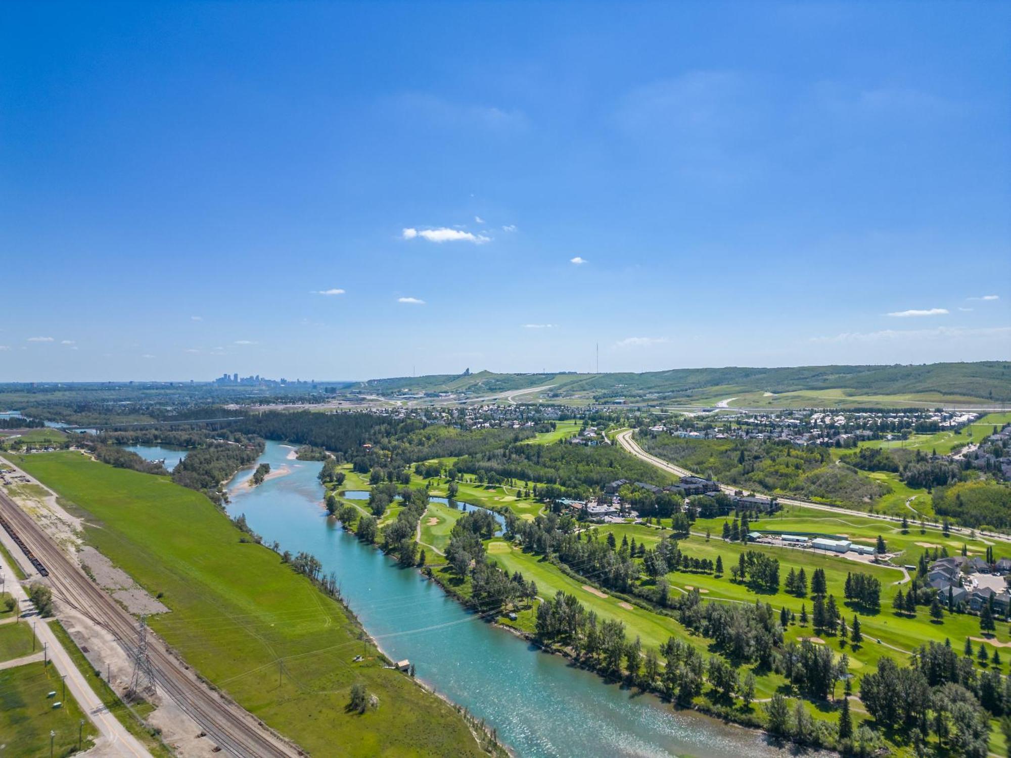 Cozy Rockland Park Unit+Parking Lägenhet YYC Exteriör bild