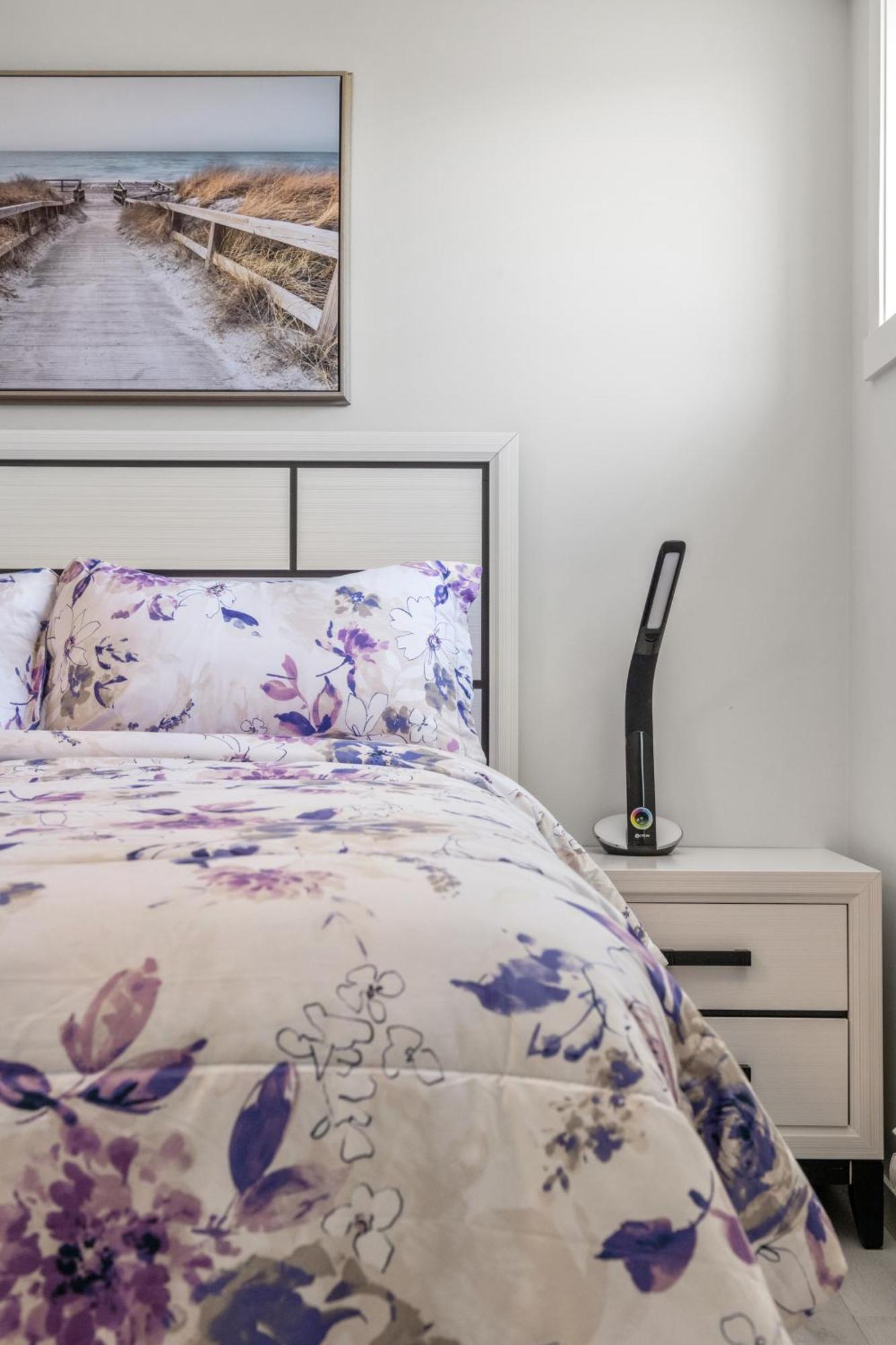 Cozy Rockland Park Unit+Parking Lägenhet YYC Exteriör bild