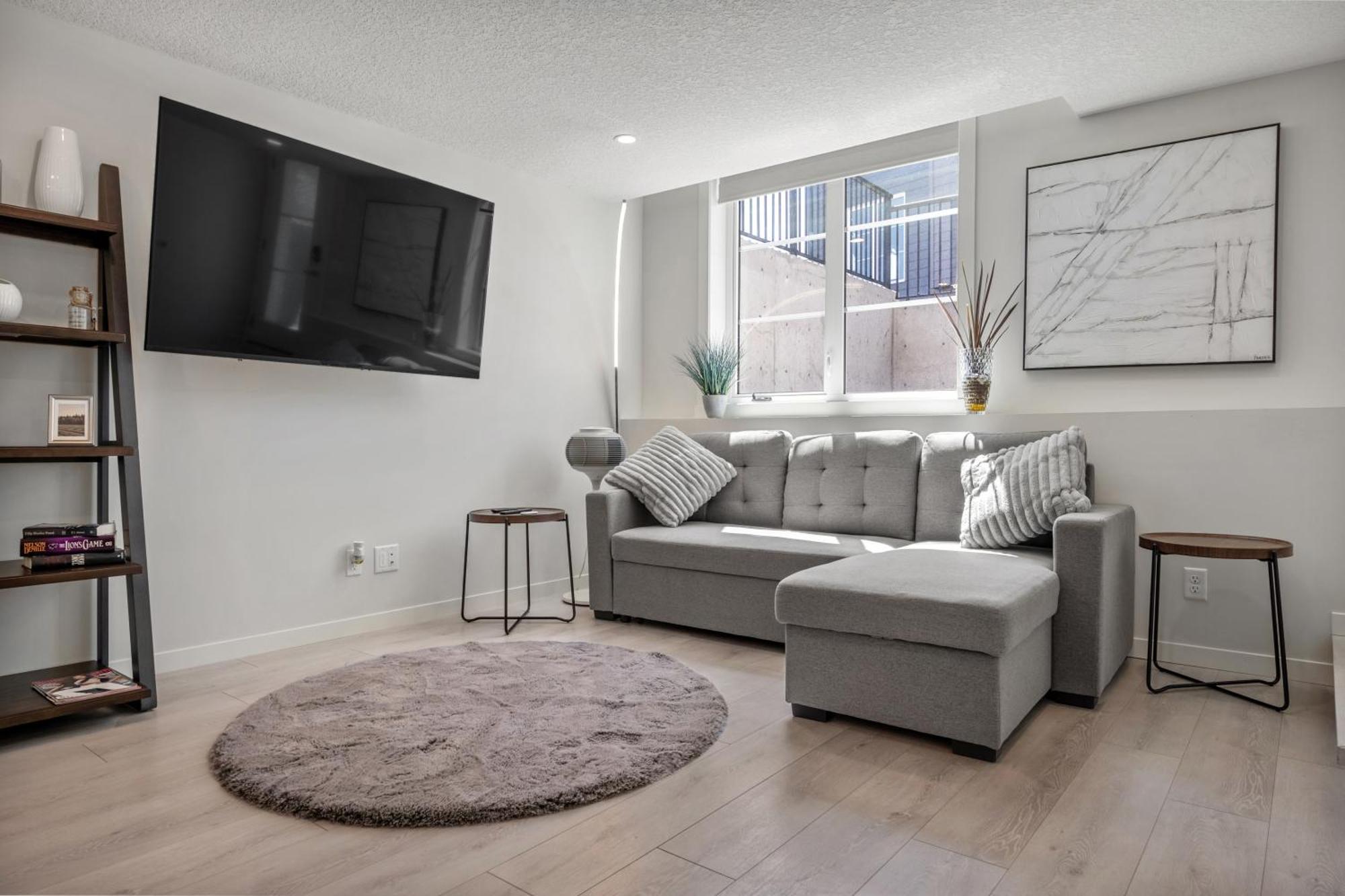Cozy Rockland Park Unit+Parking Lägenhet YYC Exteriör bild