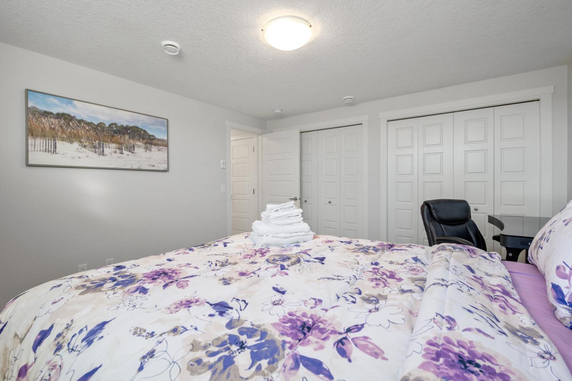Cozy Rockland Park Unit+Parking Lägenhet YYC Exteriör bild