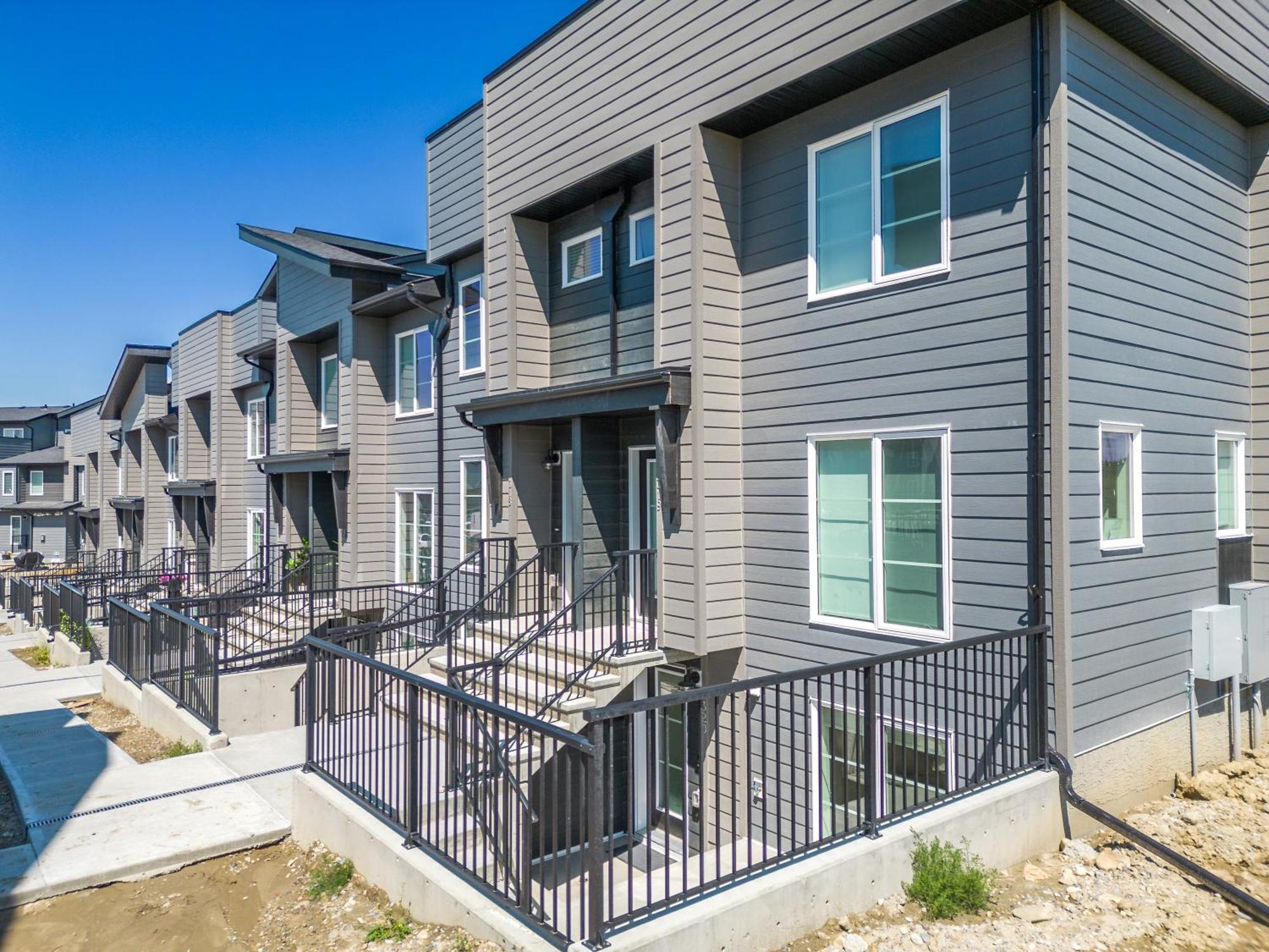 Cozy Rockland Park Unit+Parking Lägenhet YYC Exteriör bild