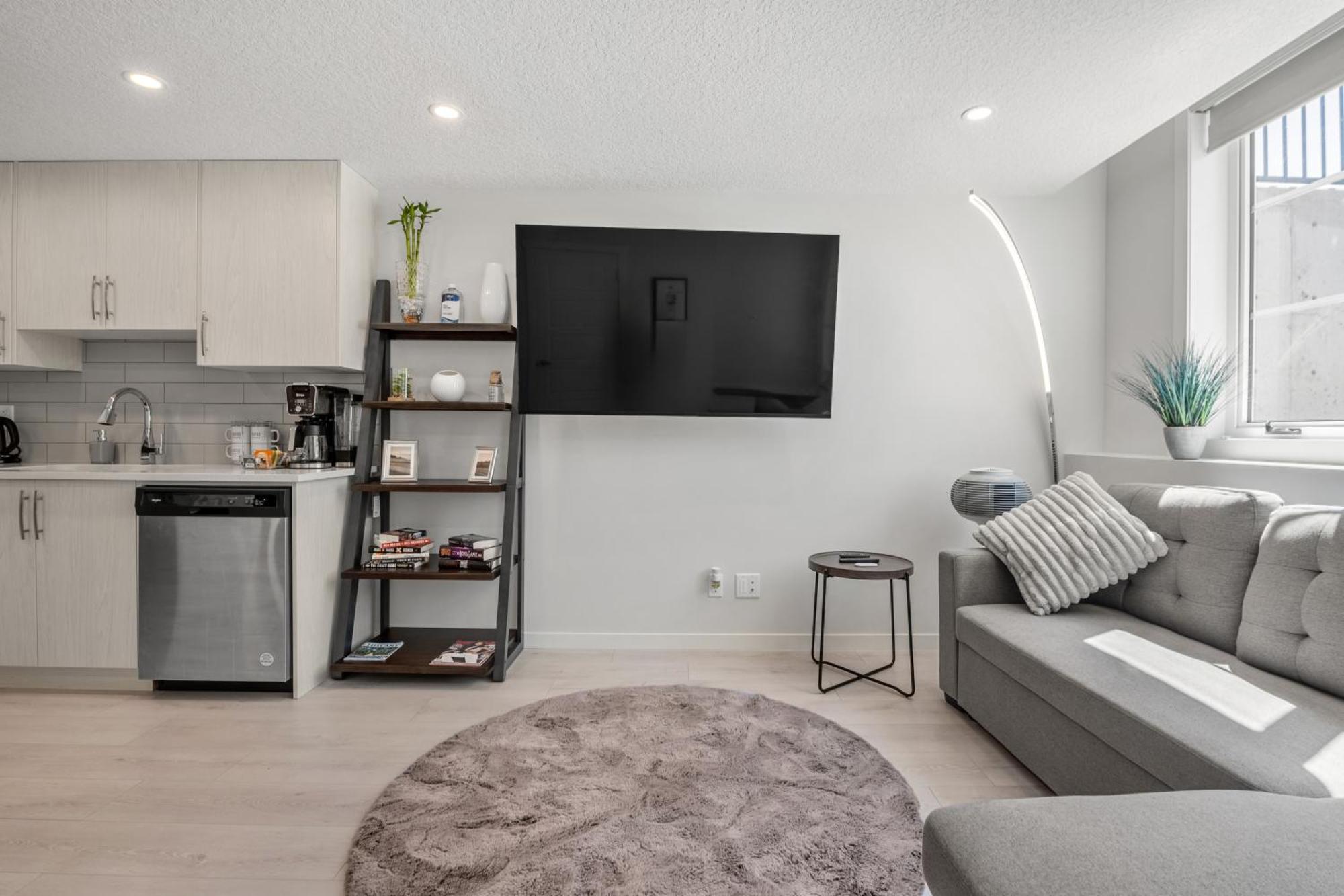 Cozy Rockland Park Unit+Parking Lägenhet YYC Exteriör bild