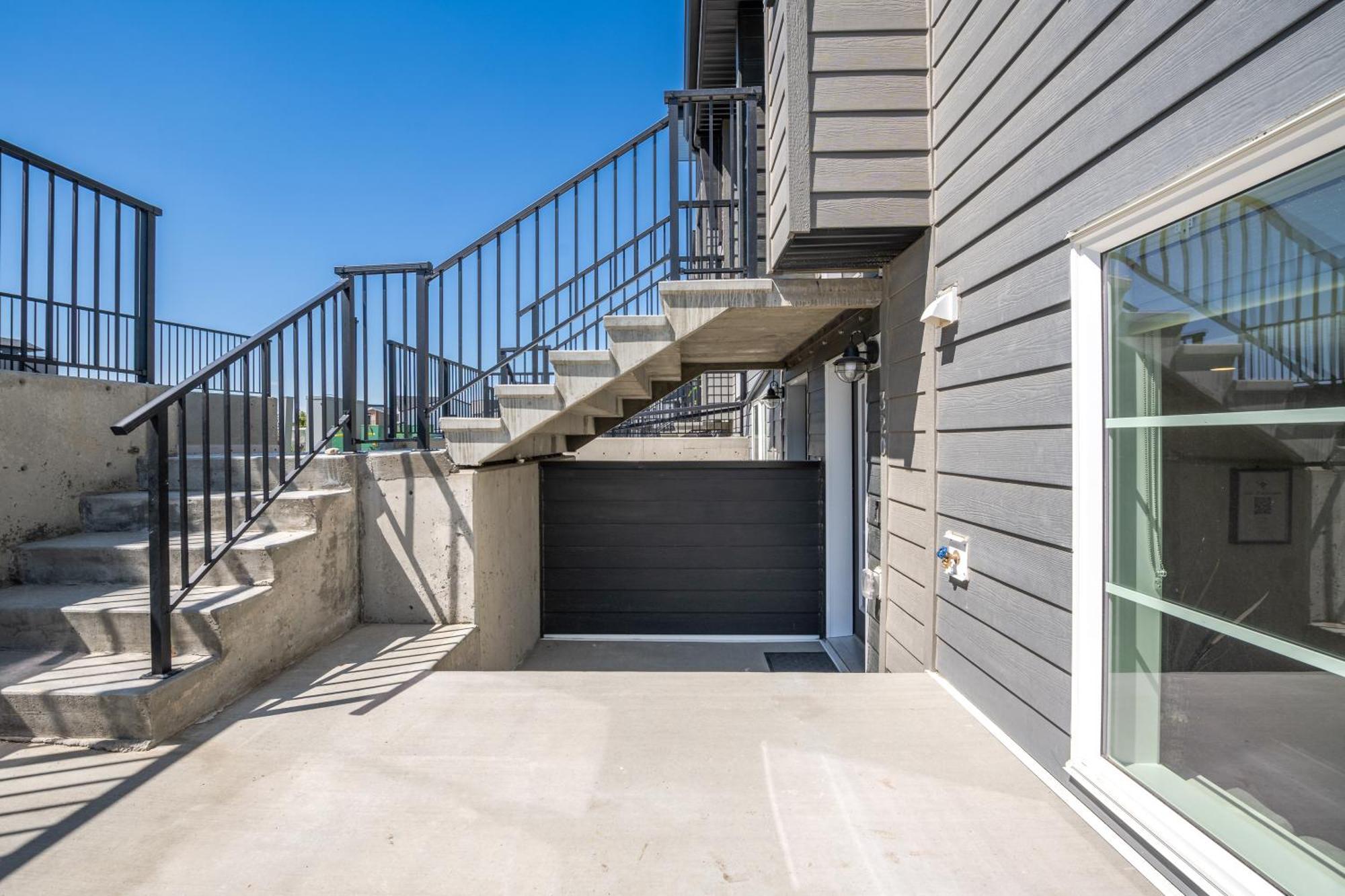 Cozy Rockland Park Unit+Parking Lägenhet YYC Exteriör bild