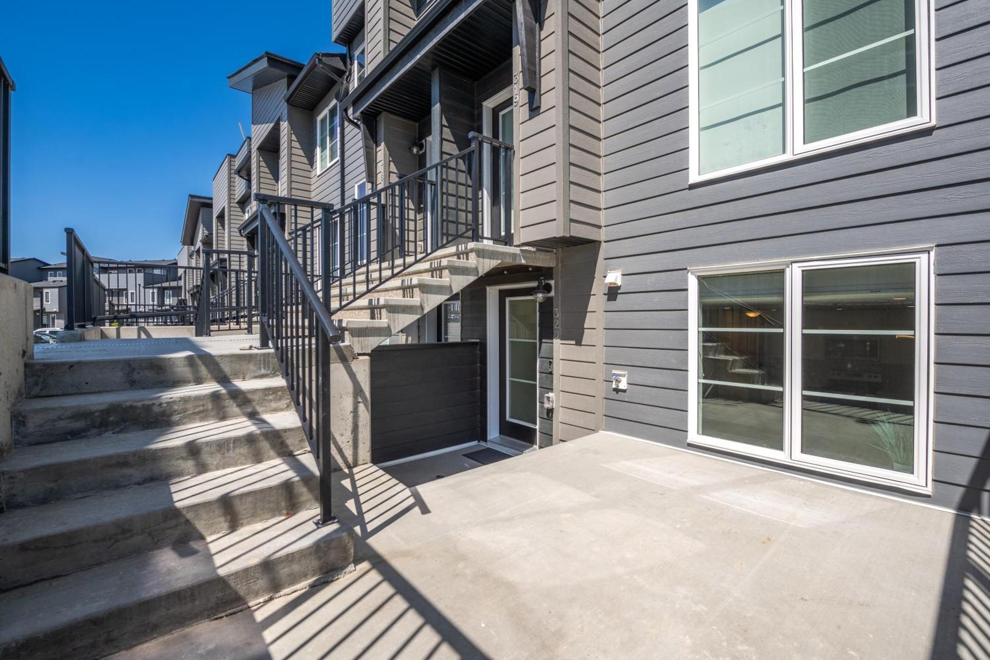 Cozy Rockland Park Unit+Parking Lägenhet YYC Exteriör bild