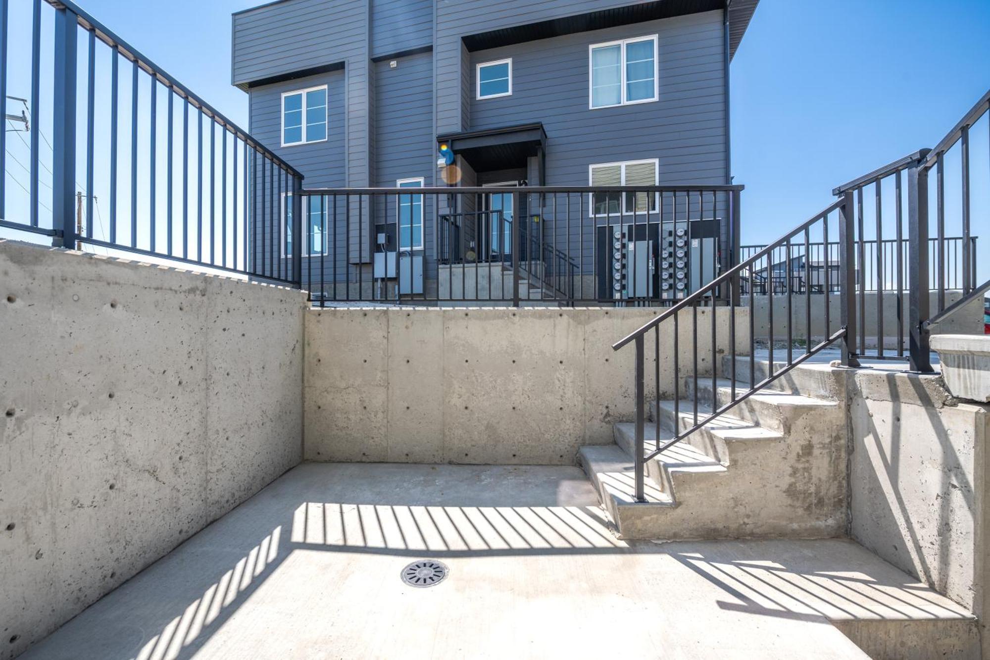 Cozy Rockland Park Unit+Parking Lägenhet YYC Exteriör bild