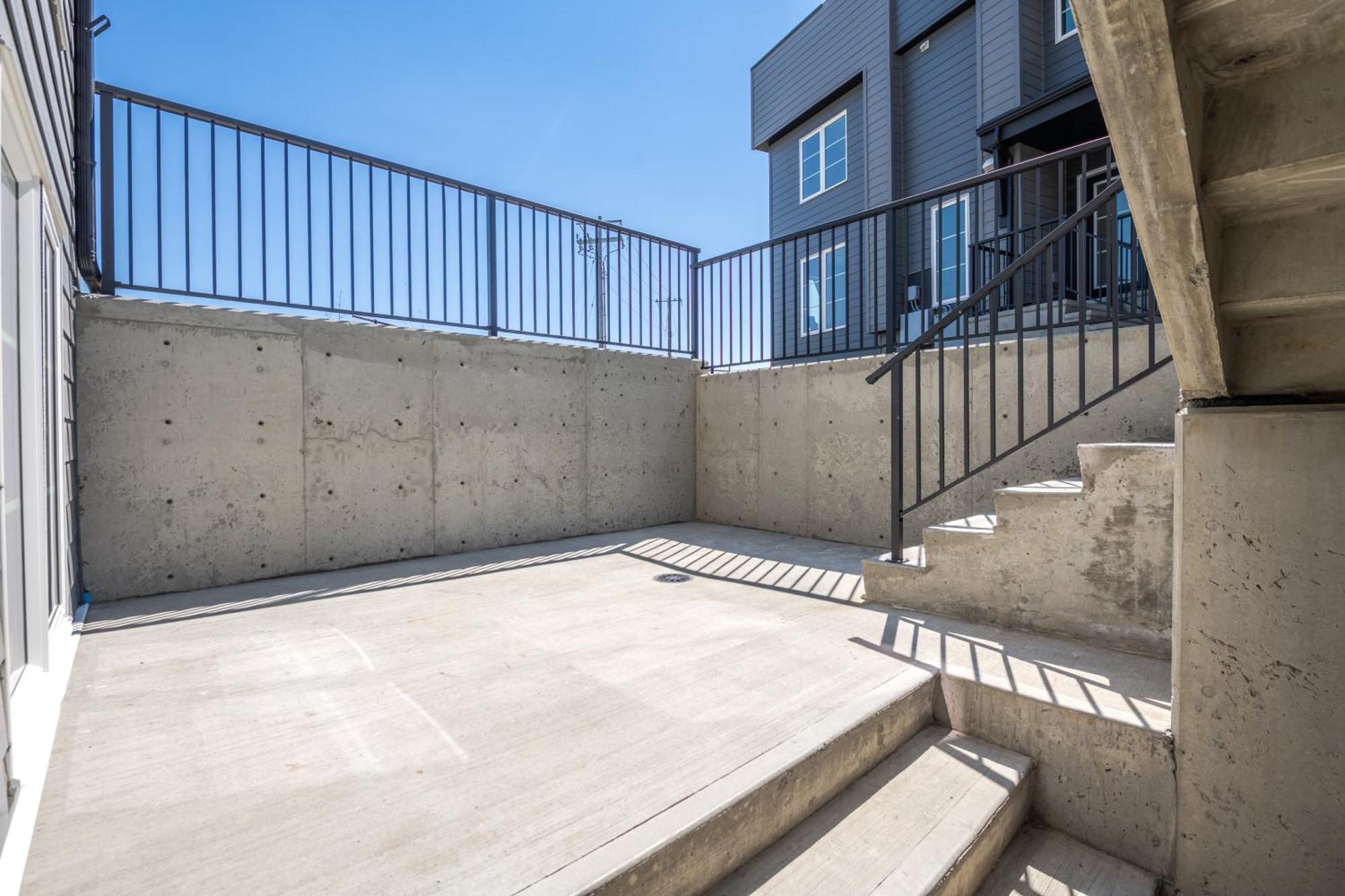Cozy Rockland Park Unit+Parking Lägenhet YYC Exteriör bild
